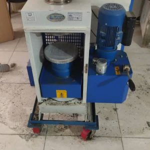 فروش تجهیزات پایه 2 خاک و 3 بتن شرکت آزمون