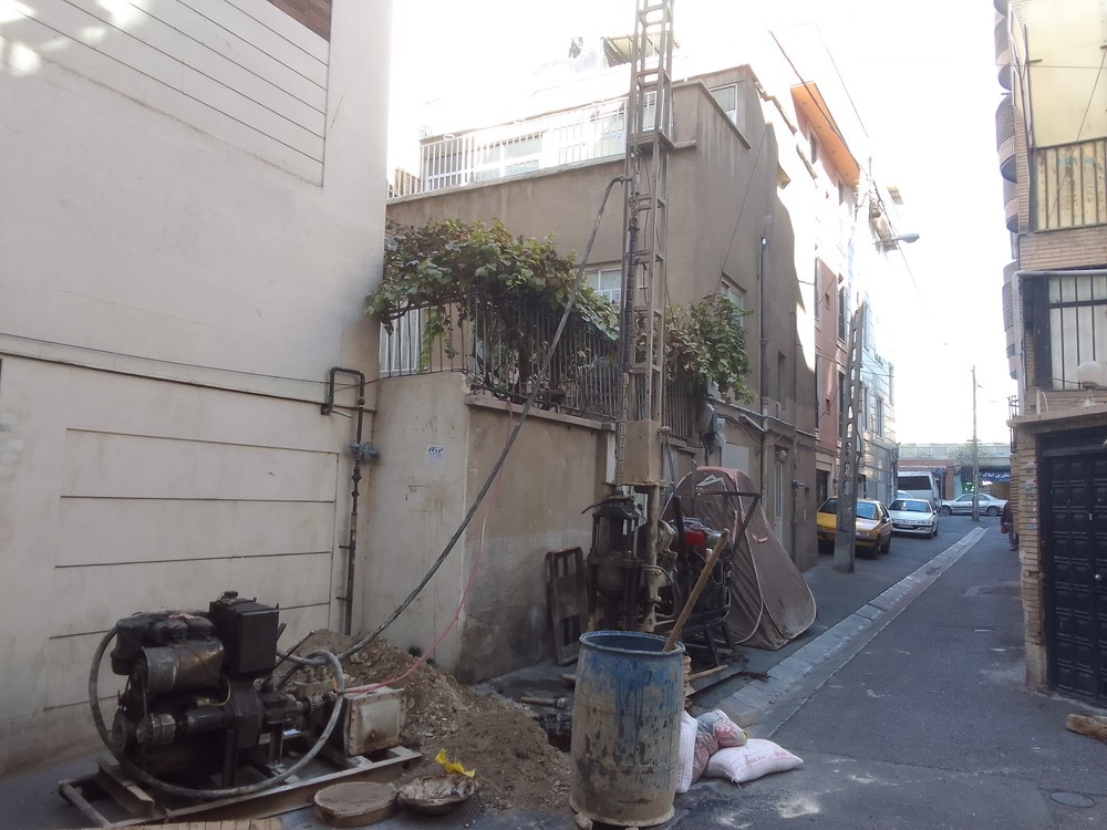 تست خاک و حفاری ماشینی و دستی